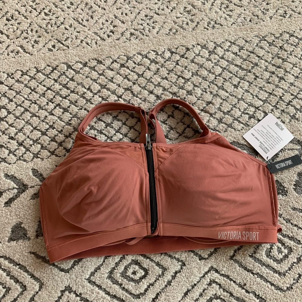 NWT 38D Victoria’s Secret Knockout Sport’s Bra (front closure)